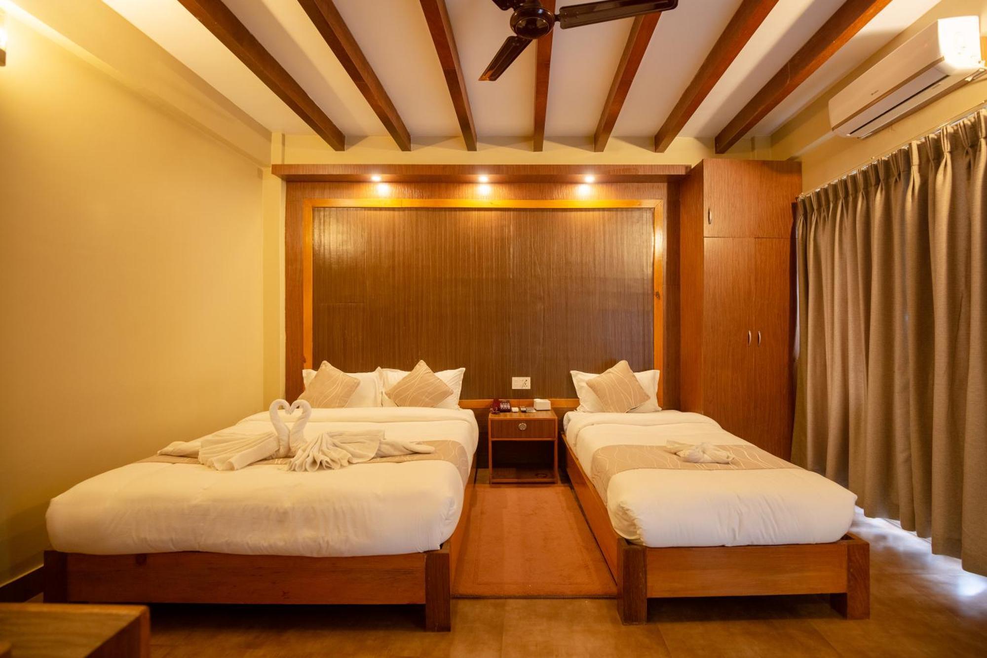 Paradise Boutique Hotel Pokhara Exterior photo