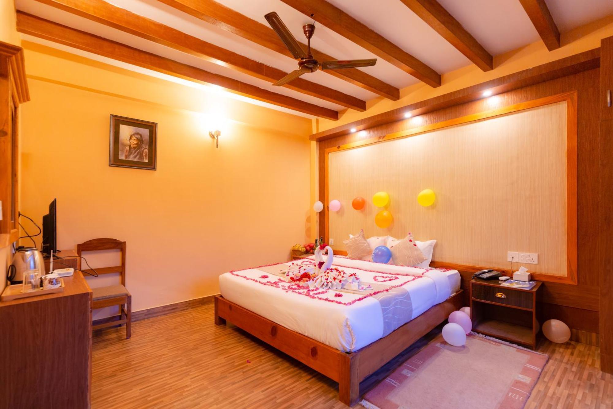 Paradise Boutique Hotel Pokhara Exterior photo